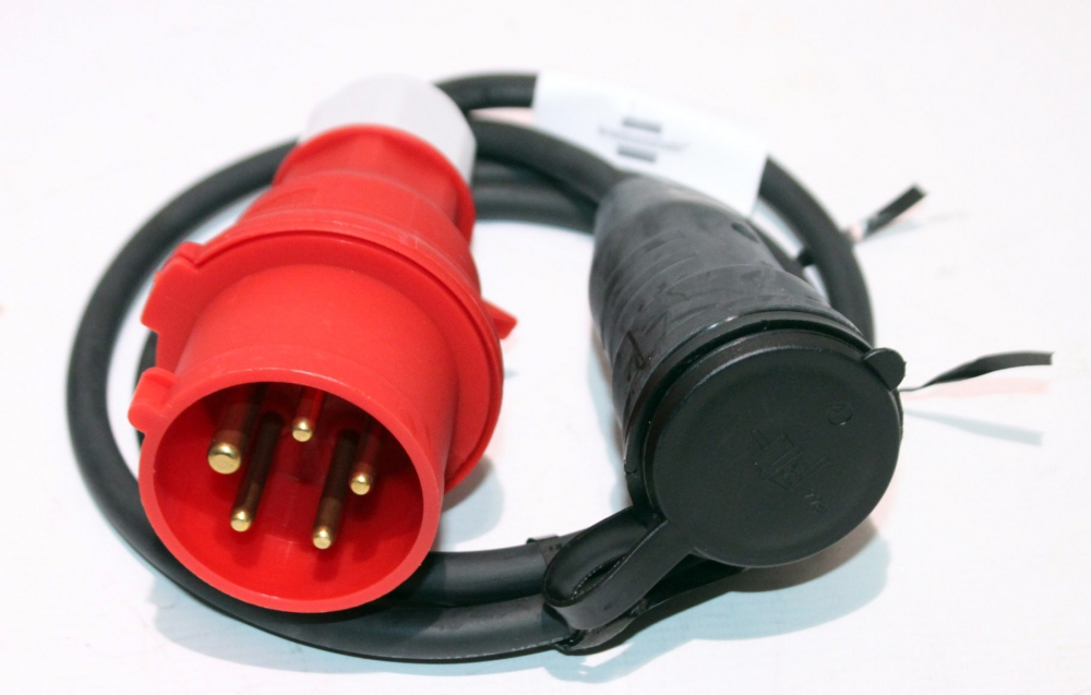 Adapter von 16 A CEE auf 230 V